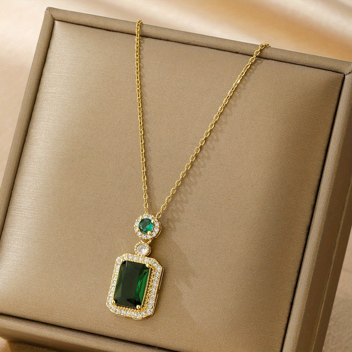 Vedhæng Greta med grøn diamant