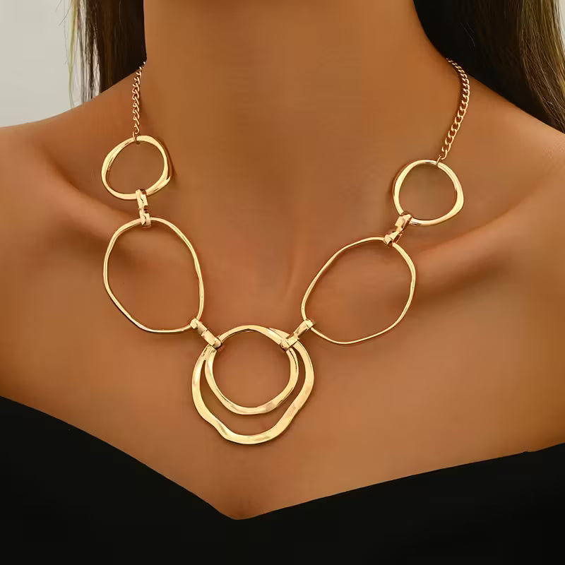 Ogrlica s Pendentivom, Navdihnjena z Vintage Eleganco