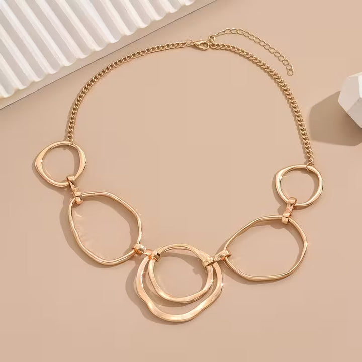 Ogrlica s Pendentivom, Navdihnjena z Vintage Eleganco