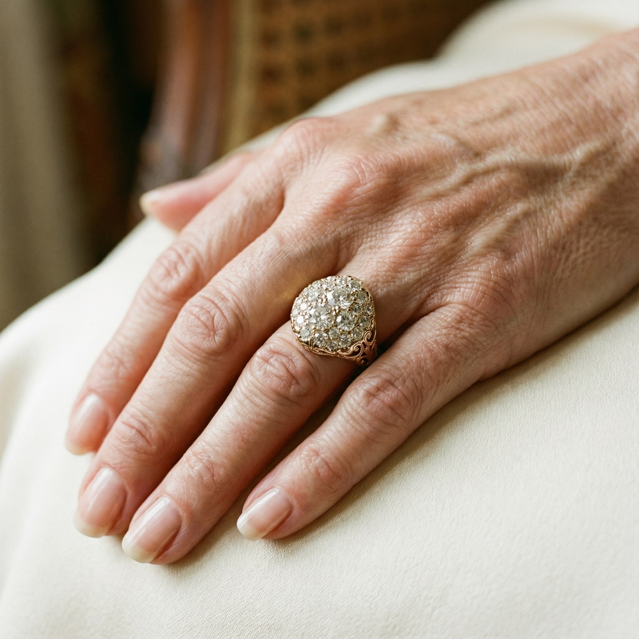 Vintage rund guldring med diamant