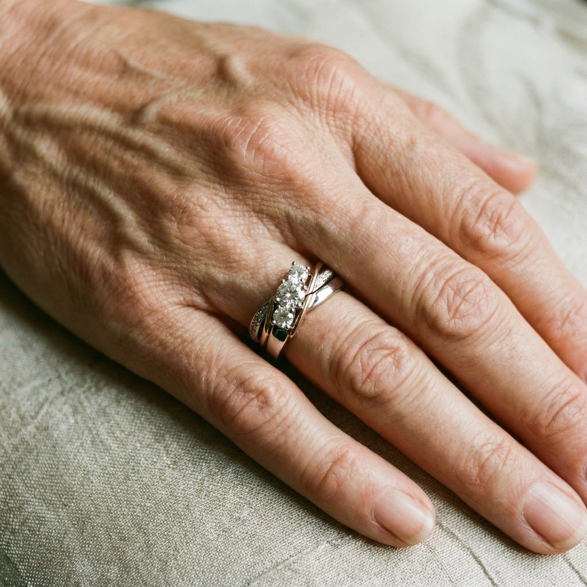 Vintage ring i guld og sølv med zirkonia