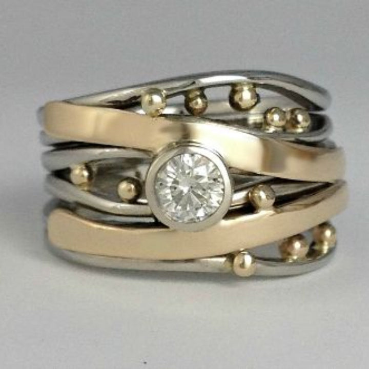 Anillo vintage con incrustaciones de circonita y oro
