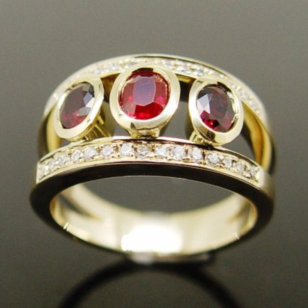 Vintage Ring i Guld med Rød Zirkon