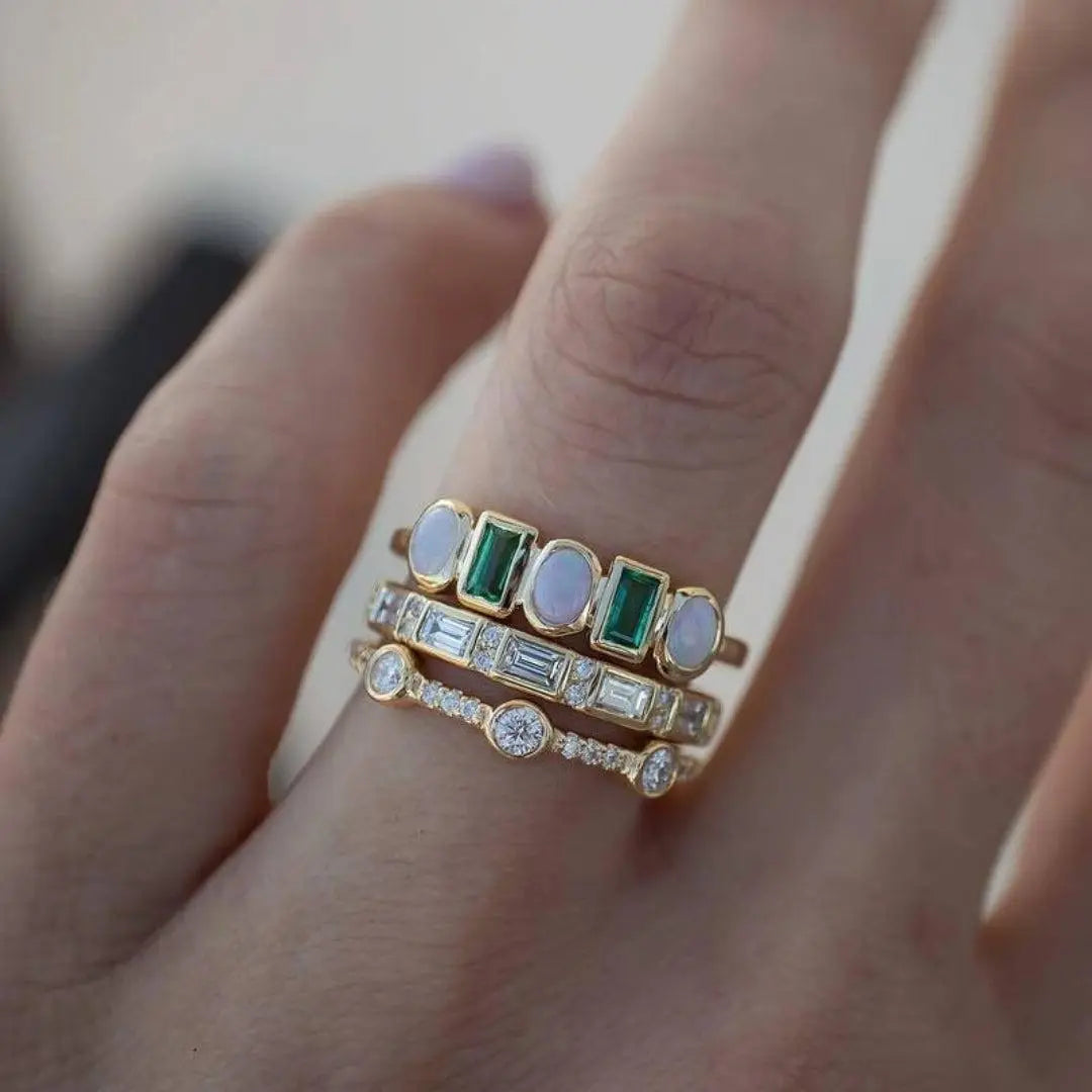 Vintage ringe med hvid og grøn opal