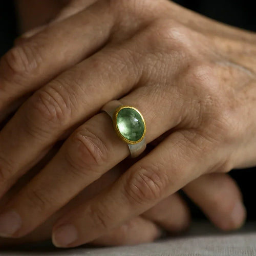 Anillo Verde Vintage con Piedra Redonda