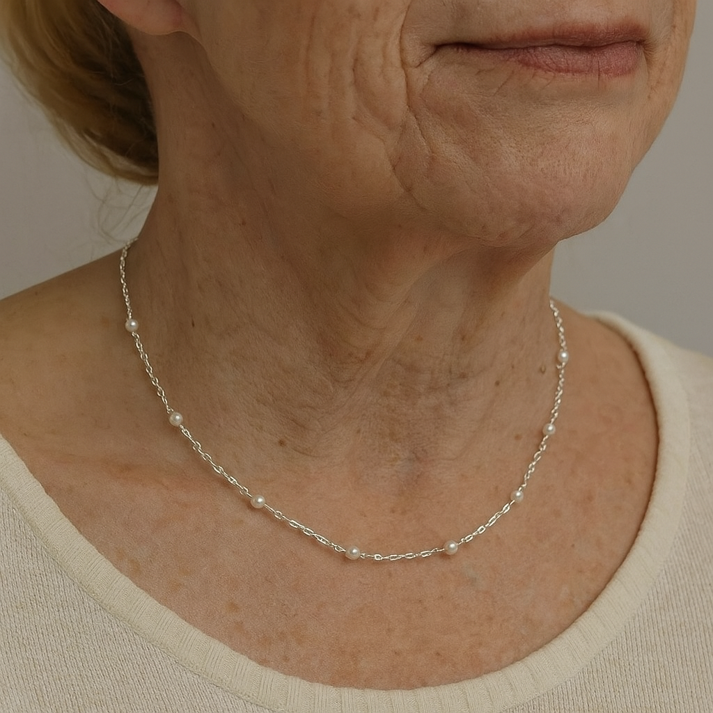 Elegantt Halsbånd lavet af Skinnende Perler
