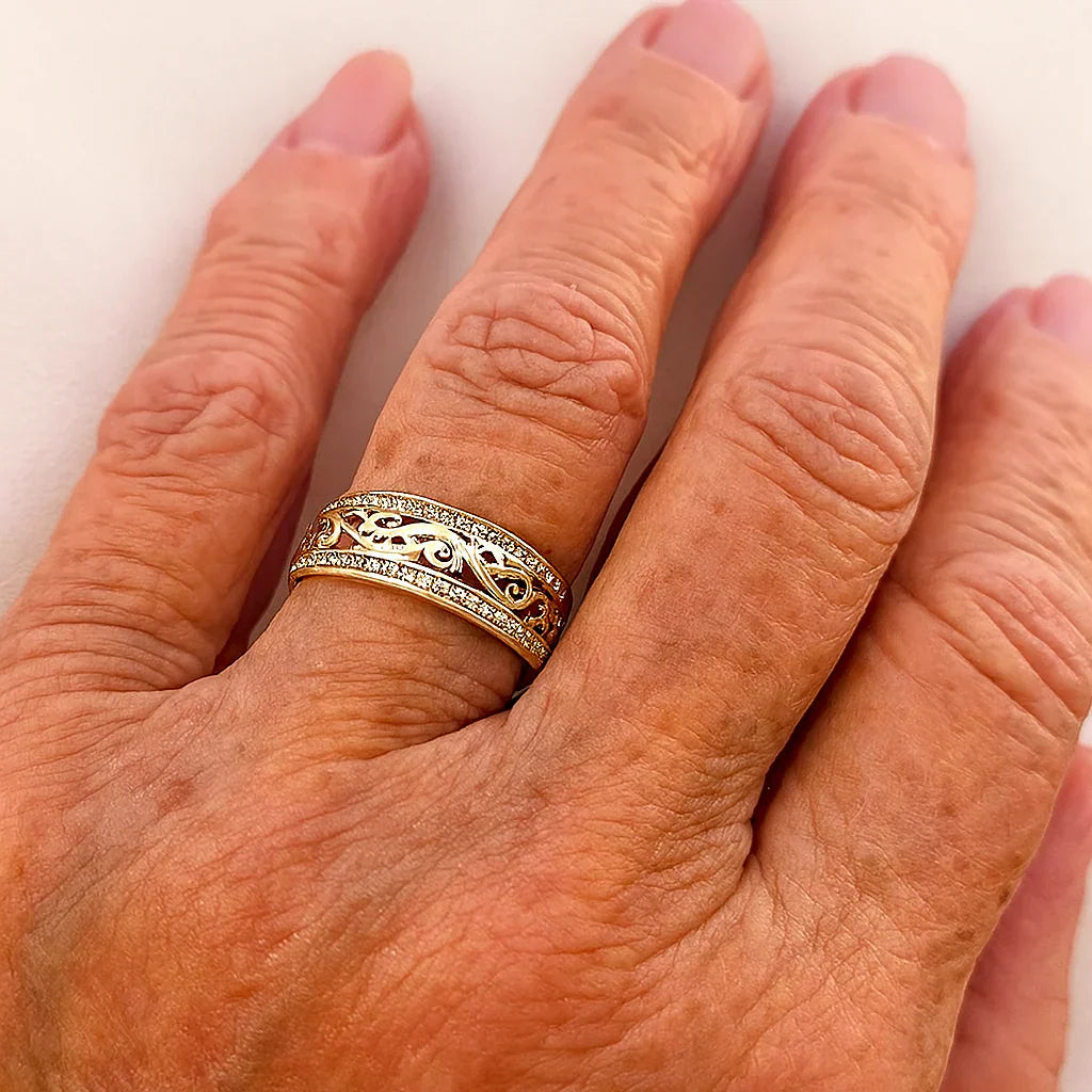 Glinsende og hule guldring