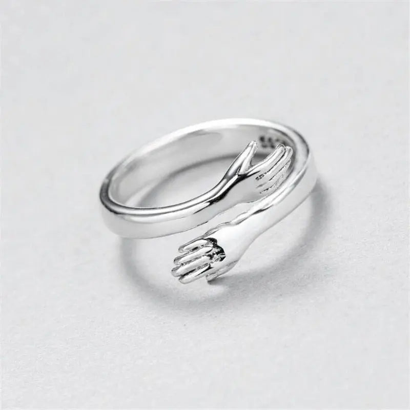 Anillo Ajustable Tipo Abrazo en Plateado
