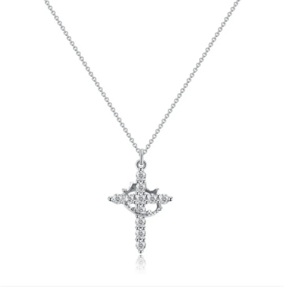 Obesek s Križem in Diamantno Krono
