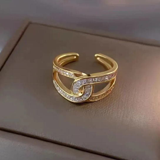 Åben ring med dobbelt C-diamant og zirkon