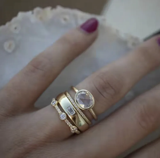 Firkantet zirkonring med fire diamanter