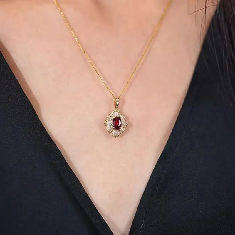 Rdeča Zlata Ogrlica