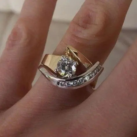 Vintage ring med uregelmæssig form i guld og sølv med zirkonia