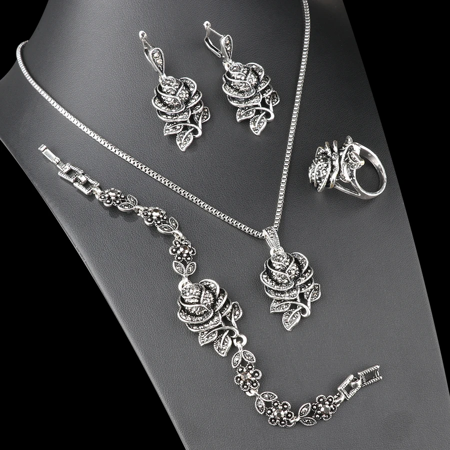 Eleganten Srebrni Nabor s Cirkonom