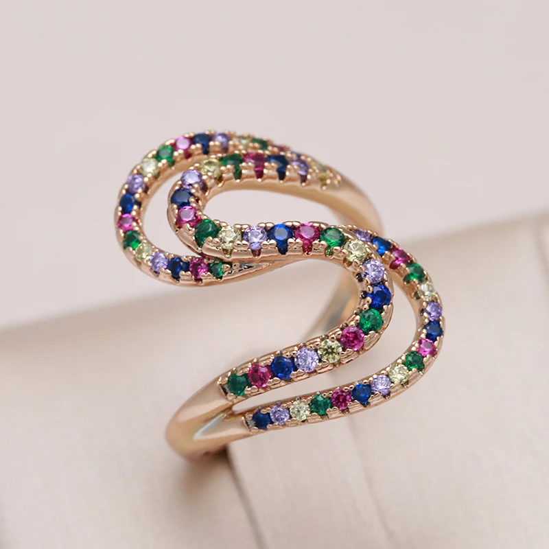 Elegant ring med farverige zirkoner