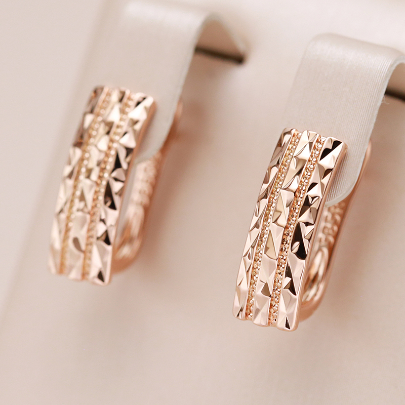 Elegantni Uhani iz Zlata