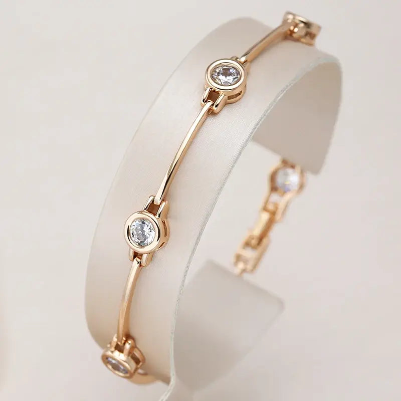 Elegant armbånd med zirkonia i guld