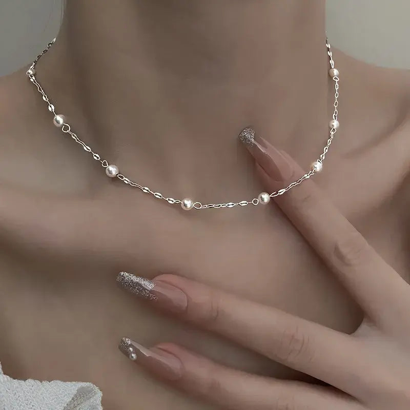 Elegantt Halsbånd lavet af Skinnende Perler