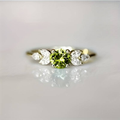 Anillo Vintage con Zircón Verde-Oliva
