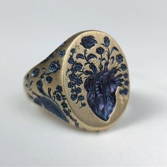 Vintage ring med blå blomst i guld