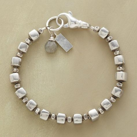 Pulsera z Vintage Srebrnimi Kockastimi Kroglicami