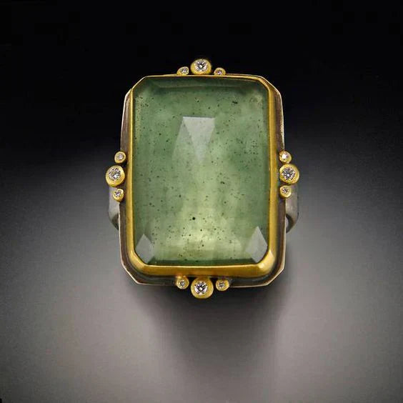 Vintage ring i grønt glas og guld