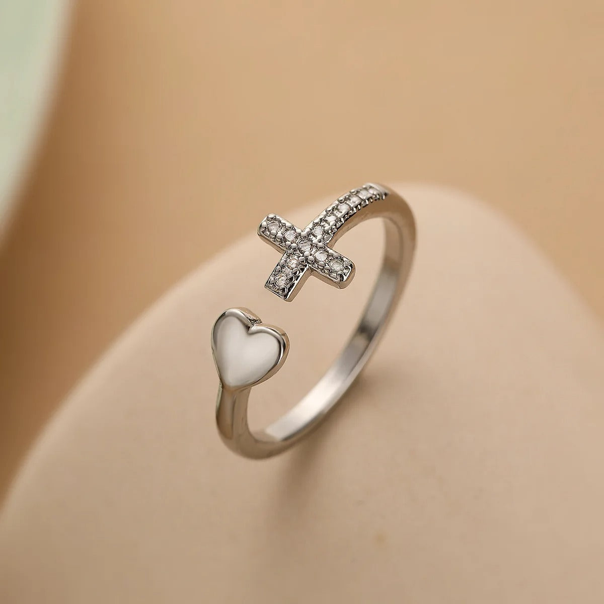 Vintage Love Cross Ring i sølv - justerbar