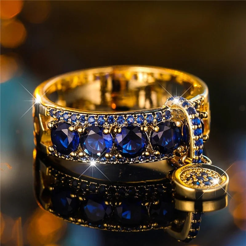 Antik ring i guld med blå krystal