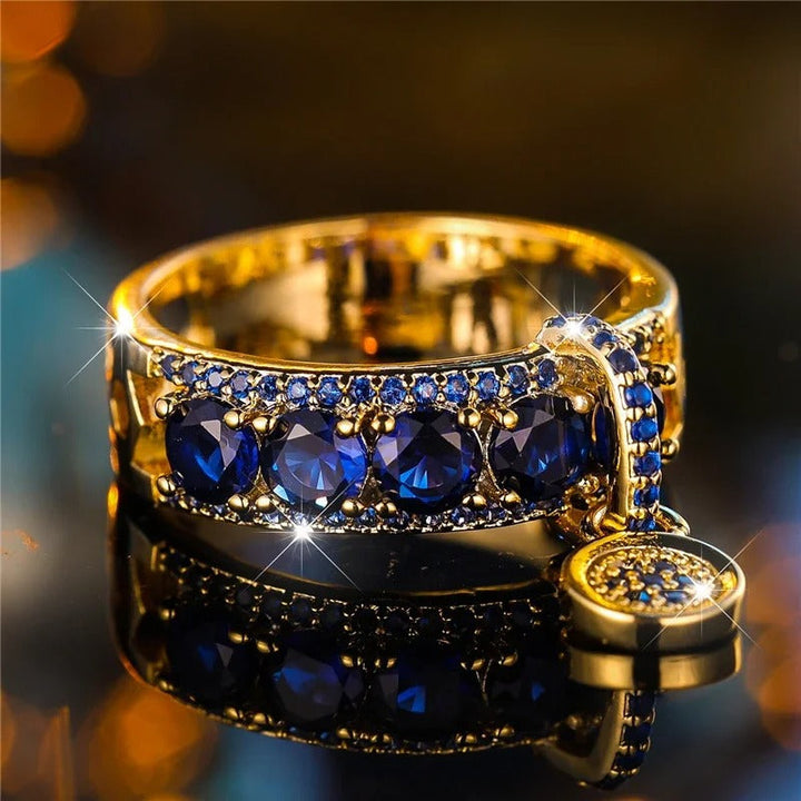 Antik ring i guld med blå krystal