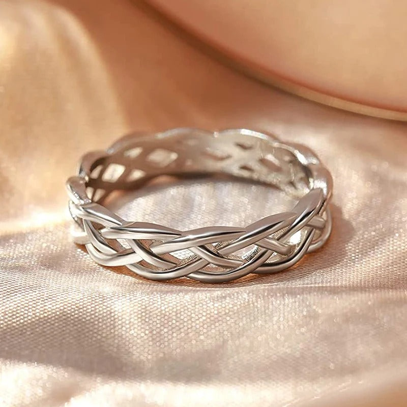 Anillo con Banda Trenzada en Plata Torcida