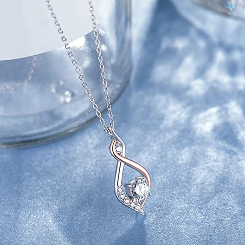 Ogrlica s Twistom iz Srebra in Kristala