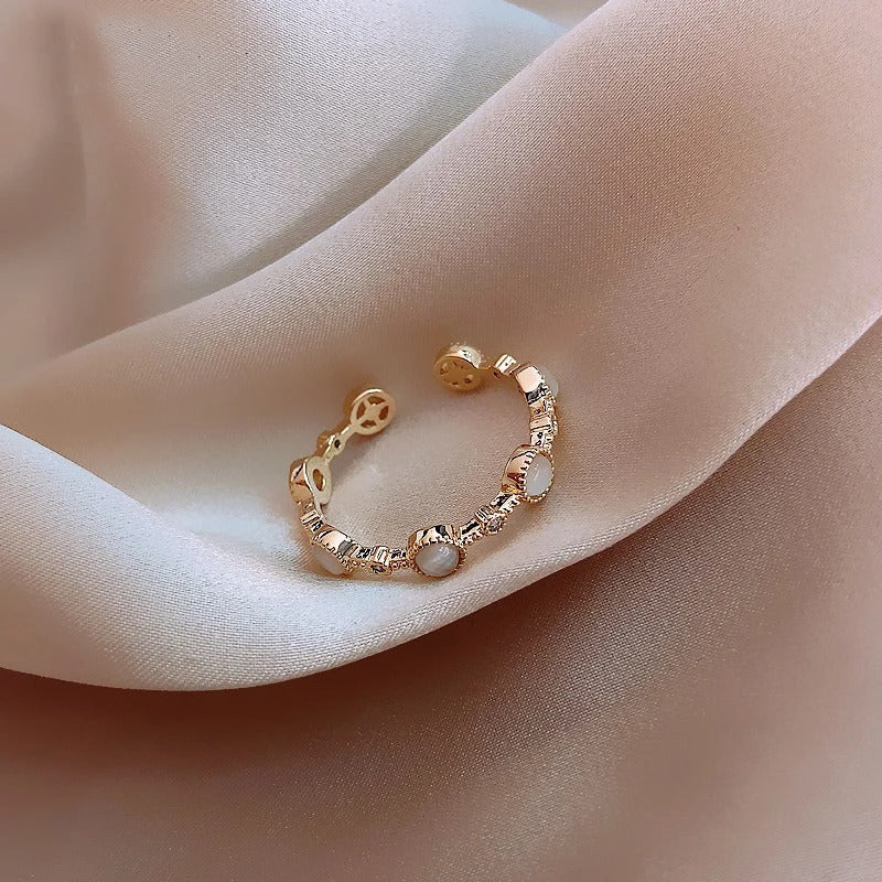 Klassisk Justerbar Ring i Rund Guld og Krystal