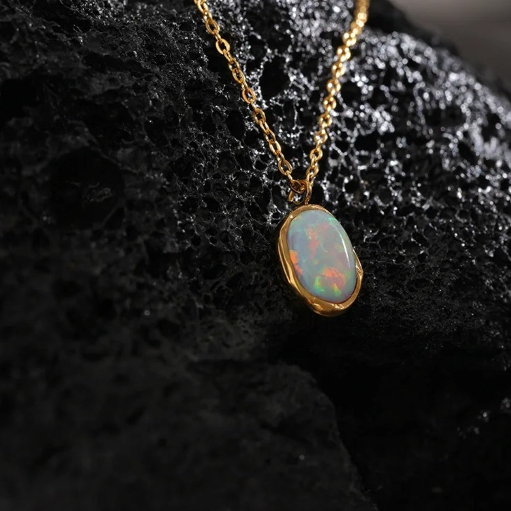 Halskæde med vintage glitrende opal