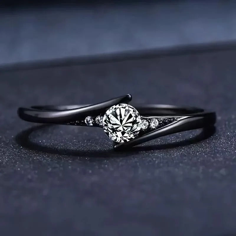 Vintage ring i sortguld med krystal
