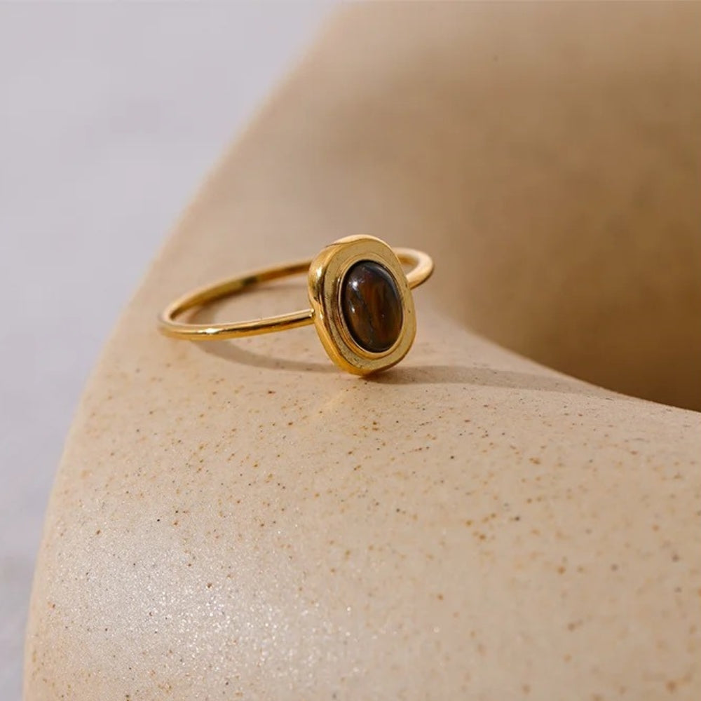 Vintage guldring med brun ædelsten