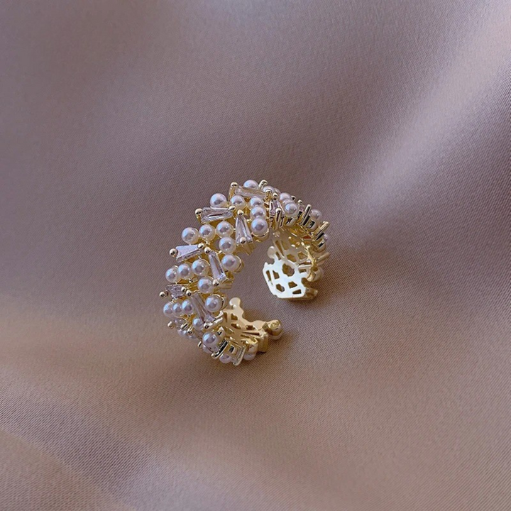 Vintage justerbar ring med perler og gyldne krystaller